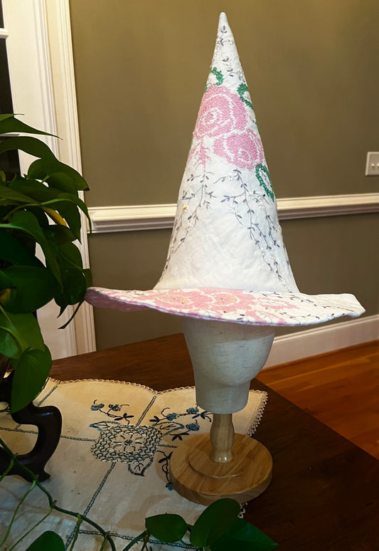 Rose and daisy spray witches hat