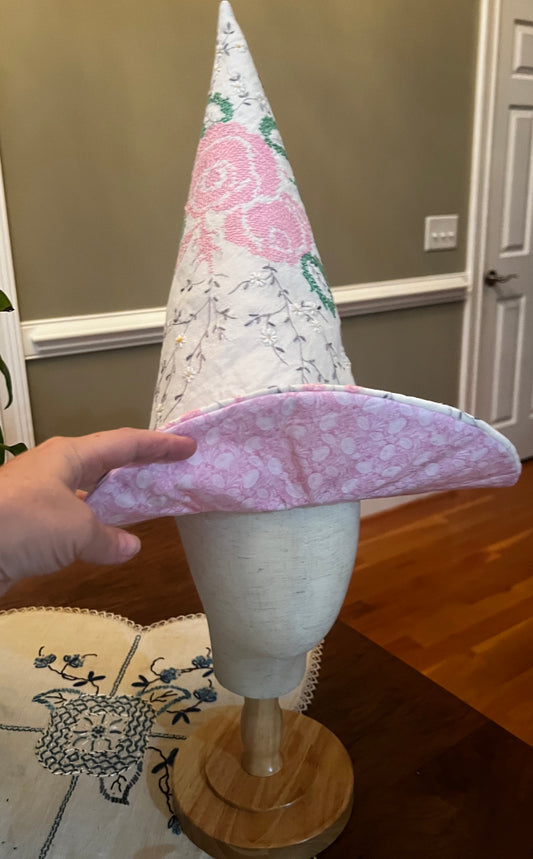 Rose and daisy spray witches hat